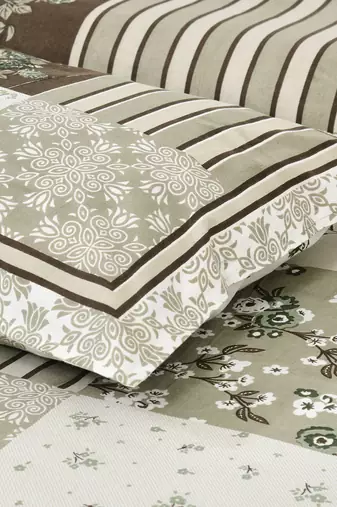 Bedsheet with Pillow Covers for Home & Bedroom Use