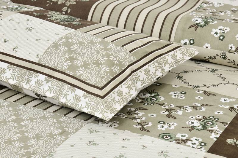 Bedsheet with Pillow Covers for Home & Bedroom Use