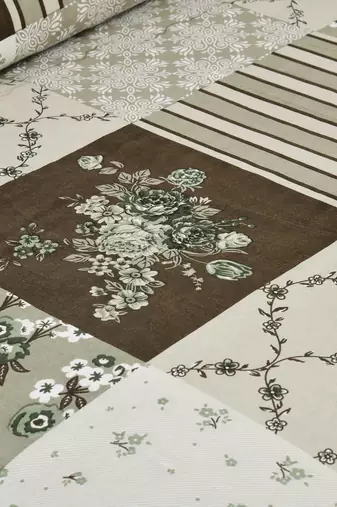 Bedsheet with Pillow Covers for Home & Bedroom Use