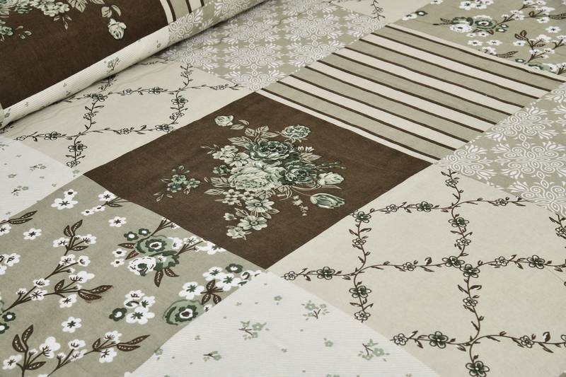 Bedsheet with Pillow Covers for Home & Bedroom Use