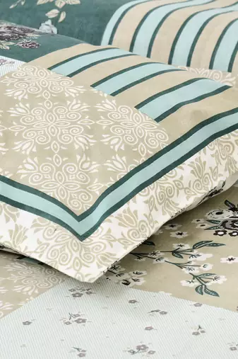 Bedsheet with Pillow Covers for Home & Bedroom Use
