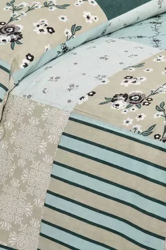 Bedsheet with Pillow Covers for Home & Bedroom Use