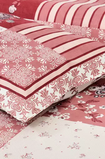 Bedsheet with Pillow Covers for Home & Bedroom Use