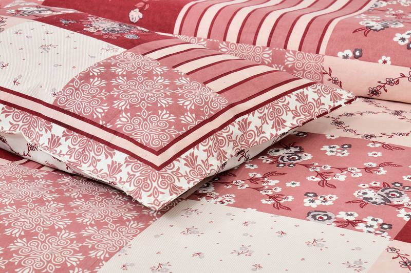 Bedsheet with Pillow Covers for Home & Bedroom Use