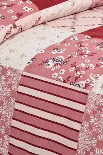 Bedsheet with Pillow Covers for Home & Bedroom Use
