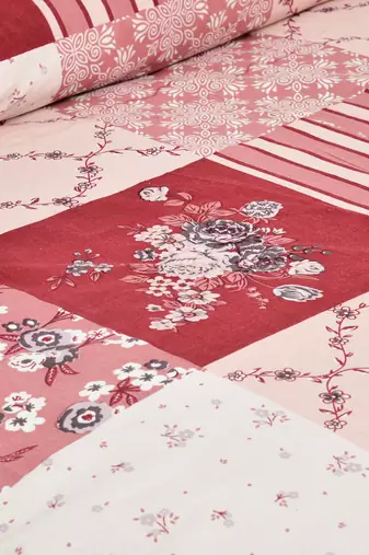 Bedsheet with Pillow Covers for Home & Bedroom Use