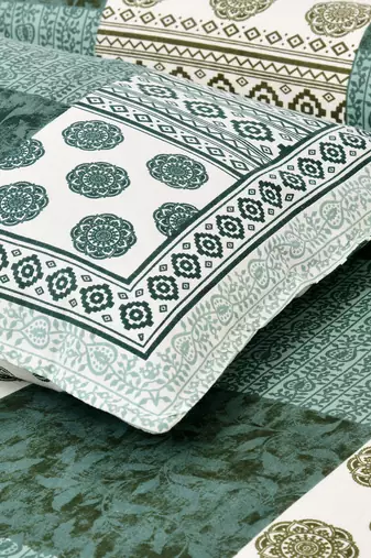 Bedsheet with Pillow Covers for Home & Bedroom Use