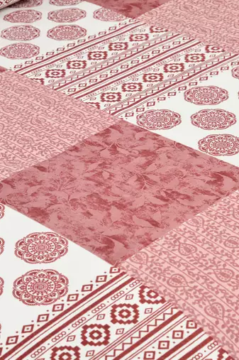 Bedsheet with Pillow Covers for Home & Bedroom Use