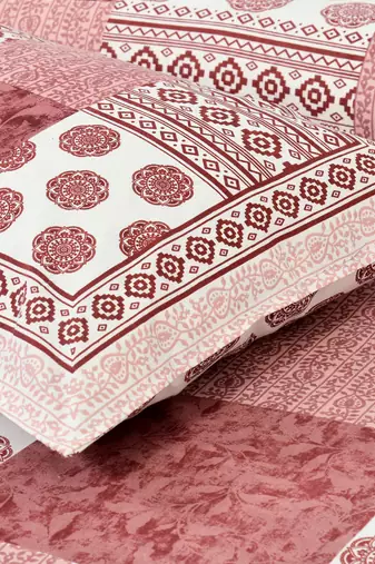 Bedsheet with Pillow Covers for Home & Bedroom Use