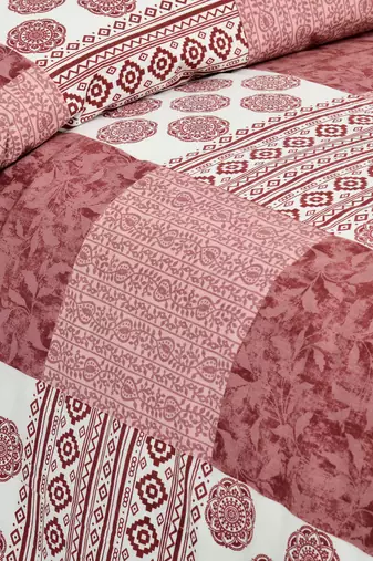 Bedsheet with Pillow Covers for Home & Bedroom Use