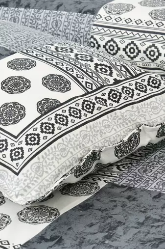 Bedsheet with Pillow Covers for Home & Bedroom Use