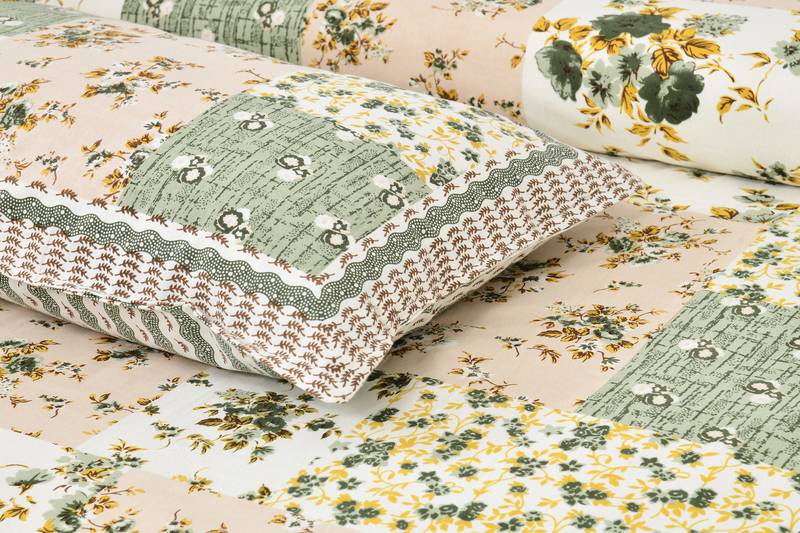 Bedsheet with Pillow Covers for Home & Bedroom Use