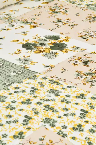 Bedsheet with Pillow Covers for Home & Bedroom Use