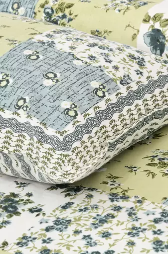 Bedsheet with Pillow Covers for Home & Bedroom Use