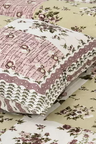 Bedsheet with Pillow Covers for Home & Bedroom Use