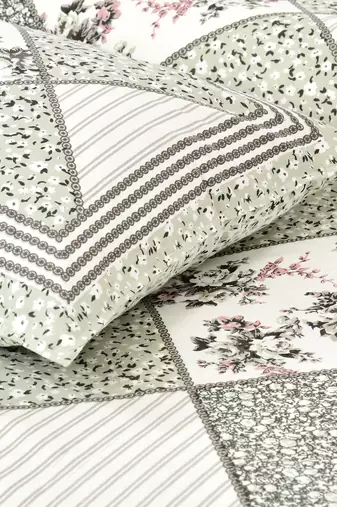 Bedsheet with Pillow Covers for Home & Bedroom Use