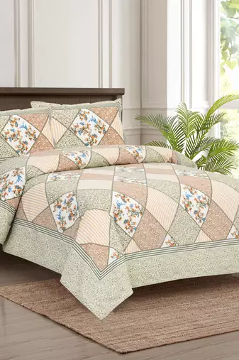 Bedsheet with Pillow Covers for Home & Bedroom Use