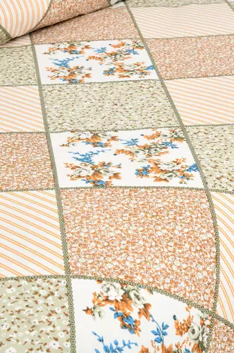 Bedsheet with Pillow Covers for Home & Bedroom Use
