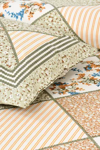 Bedsheet with Pillow Covers for Home & Bedroom Use