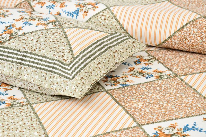 Bedsheet with Pillow Covers for Home & Bedroom Use