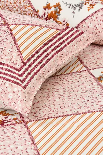 Bedsheet with Pillow Covers for Home & Bedroom Use