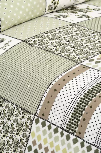 Bedsheet with Pillow Covers for Home & Bedroom Use