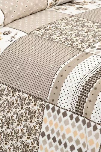 Bedsheet with Pillow Covers for Home & Bedroom Use