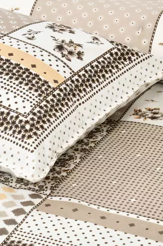 Bedsheet with Pillow Covers for Home & Bedroom Use