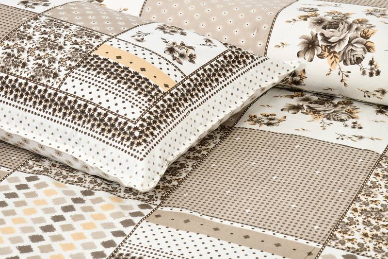 Bedsheet with Pillow Covers for Home & Bedroom Use