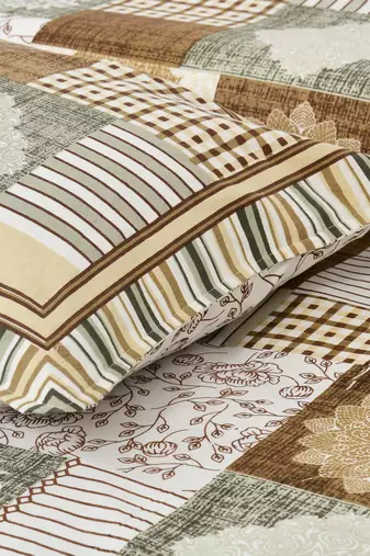 Bedsheet with Pillow Covers for Home & Bedroom Use