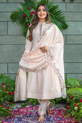 Women's cream muslin cotton embroidered mandarin neck kurta set with dupatta