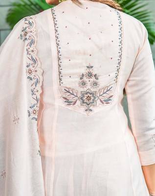 Women's cream muslin cotton embroidered mandarin neck kurta set with dupatta 4