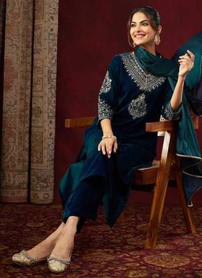 teal heavy velvet embroidered kurta set with dupatta 3