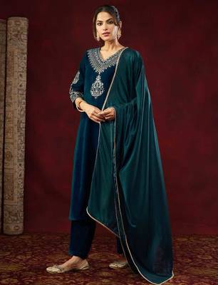 teal heavy velvet embroidered kurta set with dupatta 4