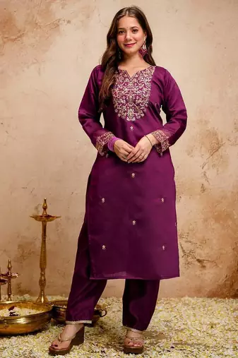 Women embroidered chanderi silk kurta set with organza dupatta