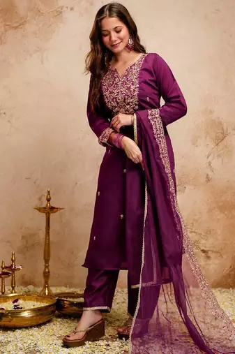 Women embroidered chanderi silk kurta set with organza dupatta