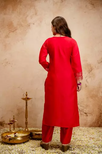 Women embroidered chanderi silk kurta set with organza dupatta