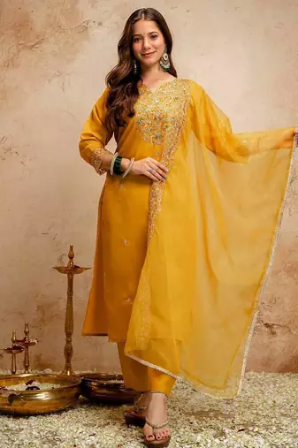 Women embroidered chanderi silk kurta set with organza dupatta