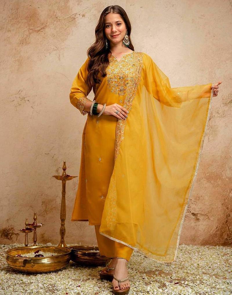 Women embroidered chanderi silk kurta set with organza dupatta