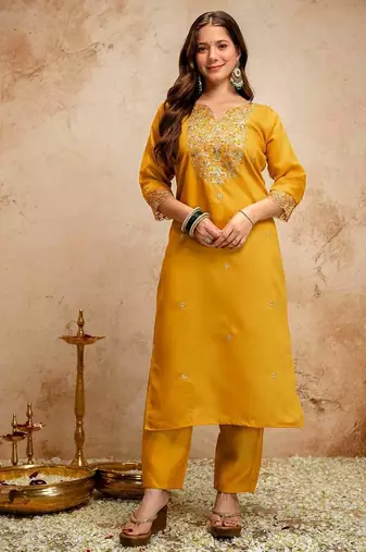 Women embroidered chanderi silk kurta set with organza dupatta