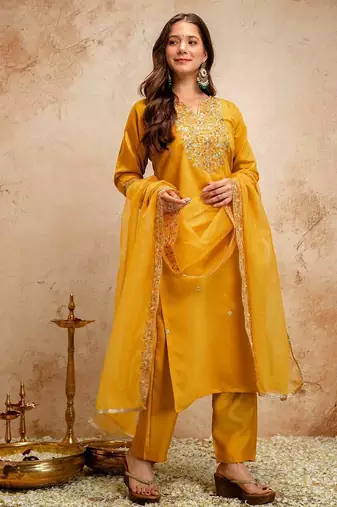 Women embroidered chanderi silk kurta set with organza dupatta