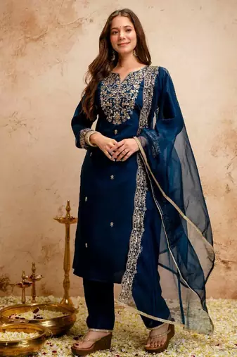 Women embroidered chanderi silk kurta set with organza dupatta