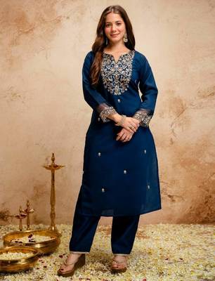 Women embroidered chanderi silk kurta set with organza dupatta 2