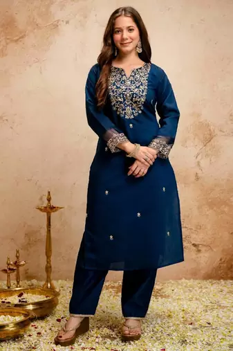Women embroidered chanderi silk kurta set with organza dupatta