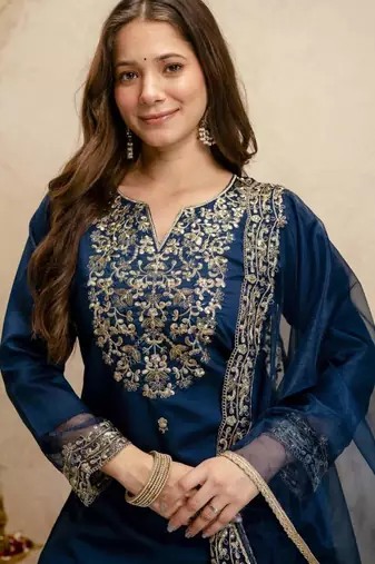 Women embroidered chanderi silk kurta set with organza dupatta