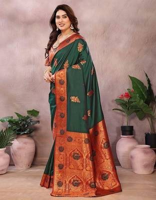 Green pure silk woven zari work saree with blouse 3
