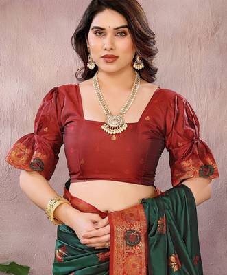 Green pure silk woven zari work saree with blouse 4