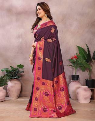 Magenta blended cotton woven zari work saree with blouse 3