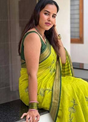 Light green blended cotton embroidered zari work saree with blouse 5