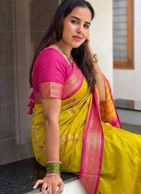 Gold blended cotton embroidered zari work saree with blouse 5